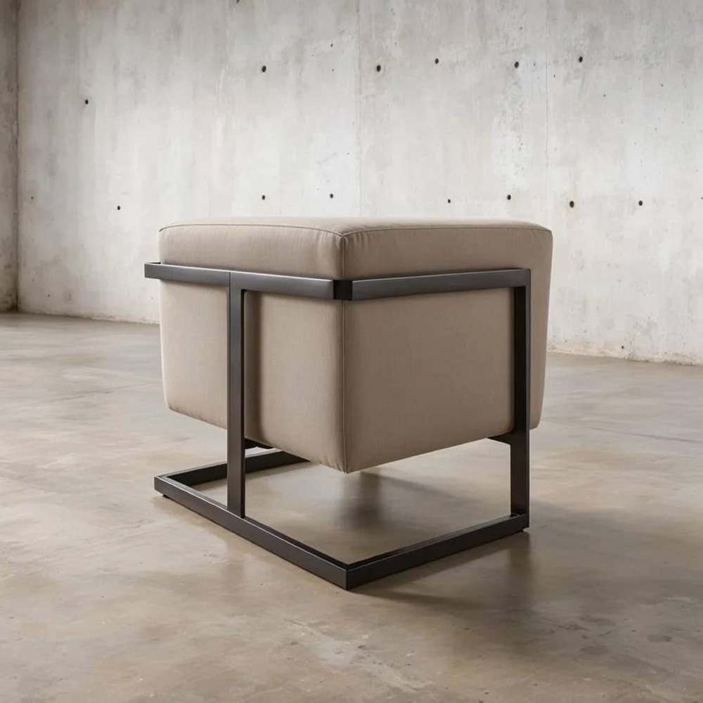 Кресло Harold Armchair